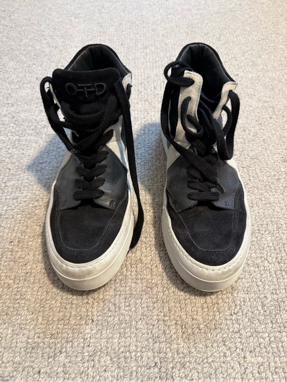 Women's High-Top Sneakers in Black and Cream - Style